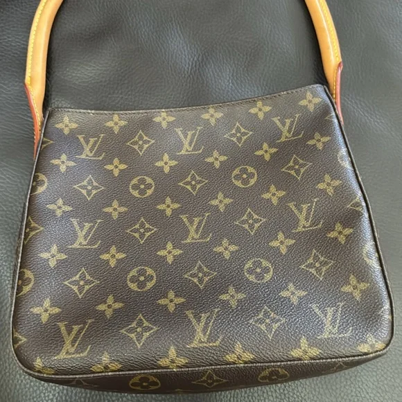Louis Vuitton Looping MM Monogram Shoulder Bag - Picture 3 of 16